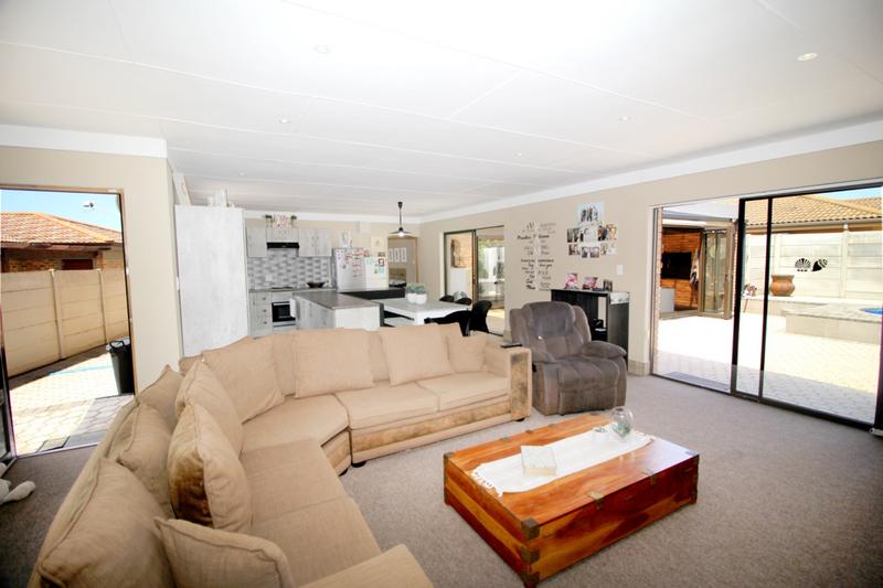 4 Bedroom Property for Sale in Reebok Western Cape